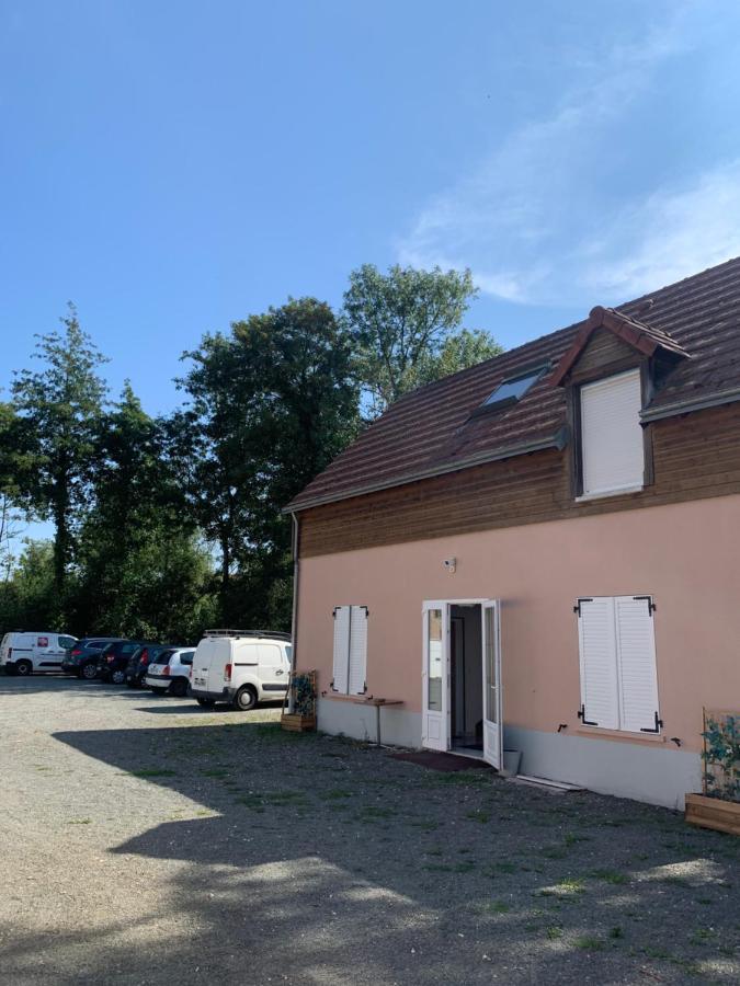 Kangourou A Moustache Thivars Exterior foto