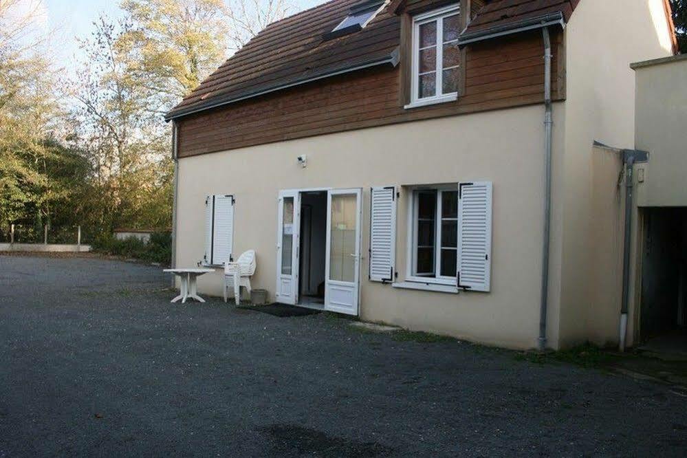 Kangourou A Moustache Thivars Exterior foto